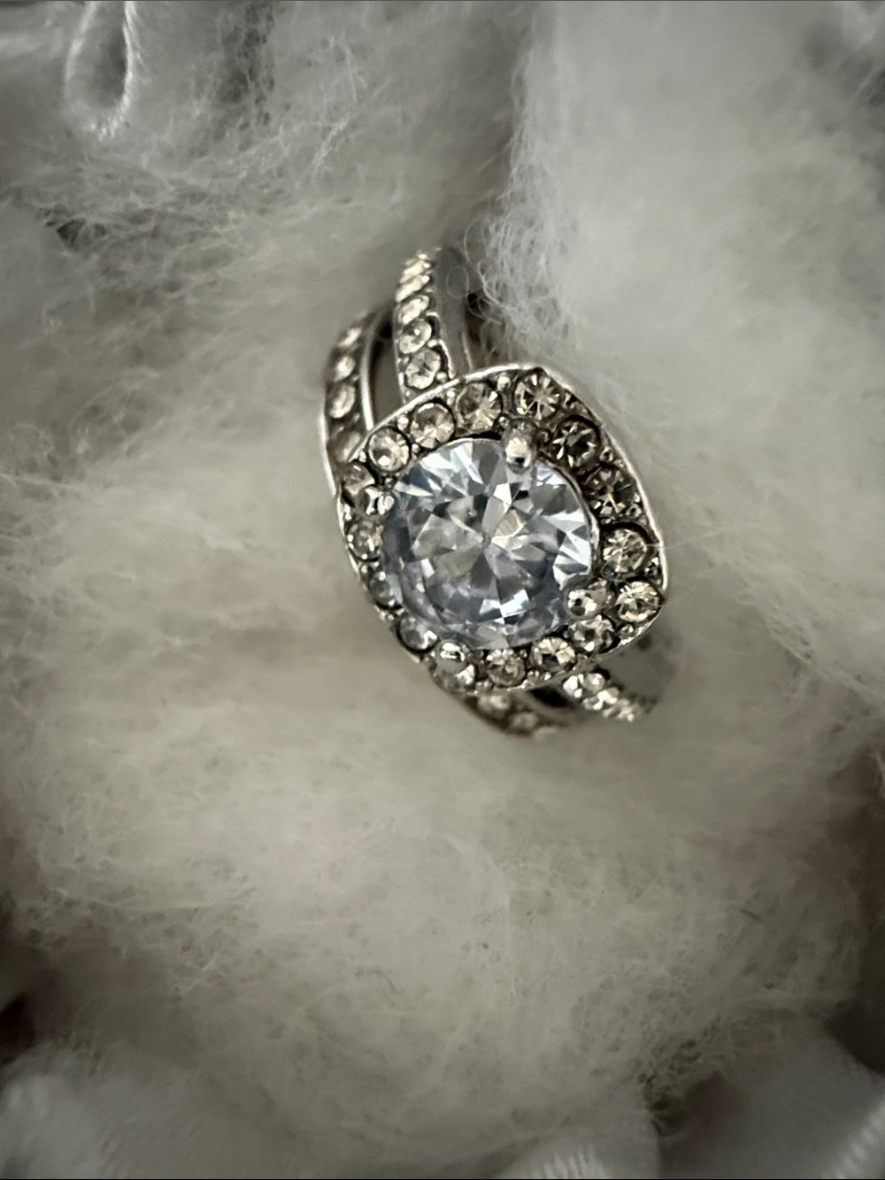 New silver 2pc wedding ring set..
